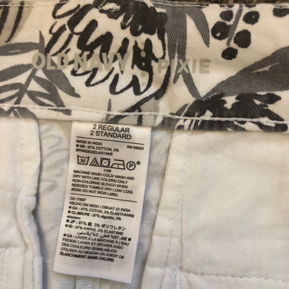 Old Navy pixie shorts size 2. Grey floral. - Picture 4 of 4